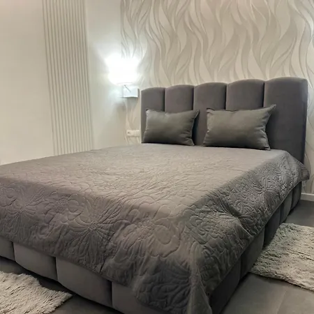 Pera Lux Eger
